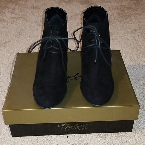 Black suede ankle boots - Picture 2 of 4